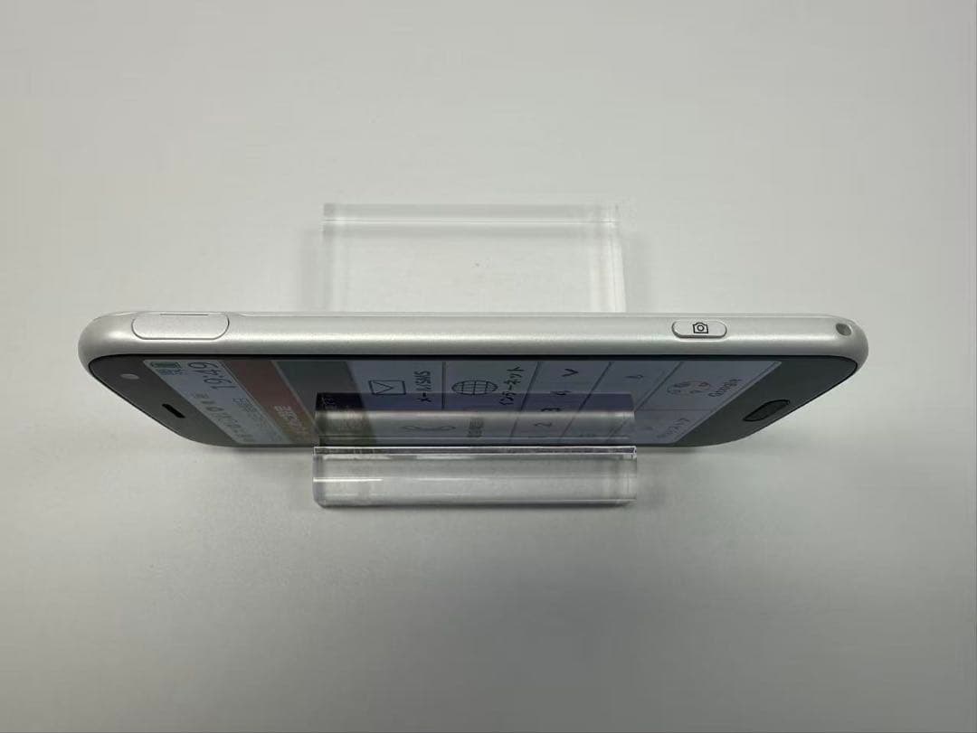 NTT docomo らくらくスマートフォン F-52B ホワイト
