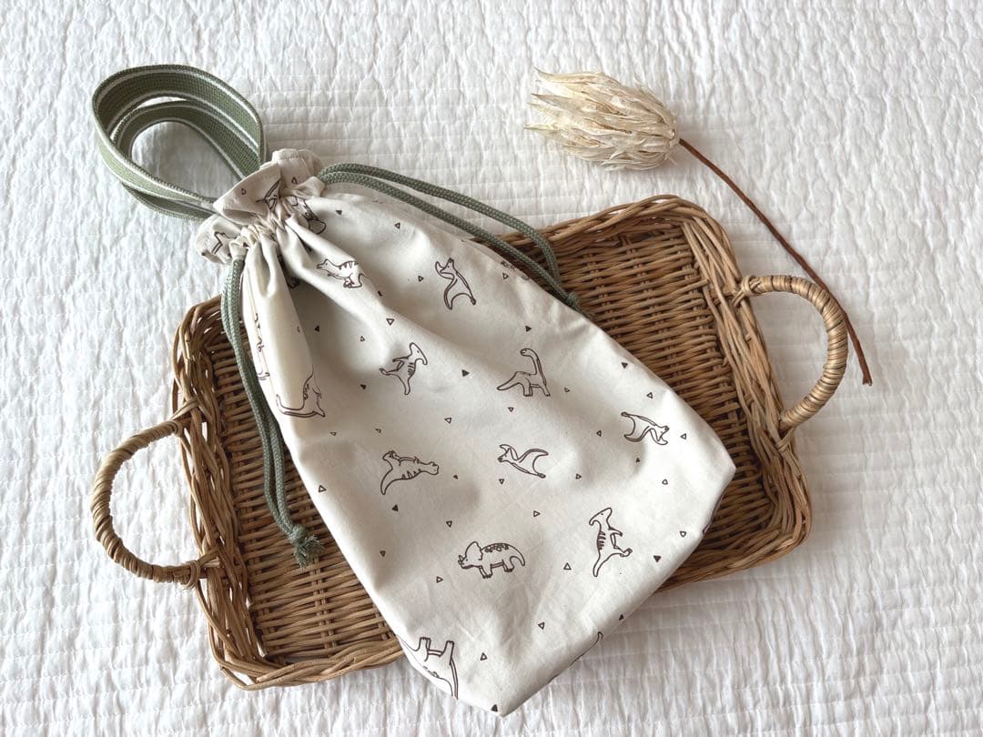 専用✳︎ハンドメイド✳︎巾着　恐竜柄　アイボリー　マチあり　シューズ袋