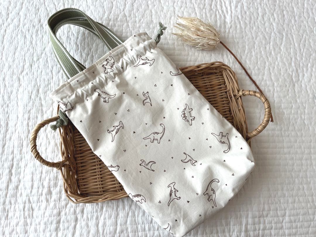 専用✳︎ハンドメイド✳︎巾着　恐竜柄　アイボリー　マチあり　シューズ袋