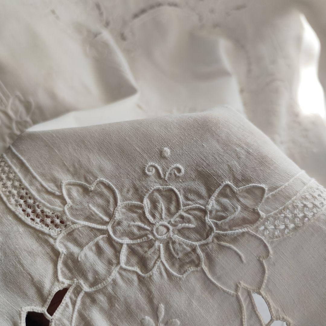 白糸手刺繍　ドロンワーク　リネン　テーブルクロス
