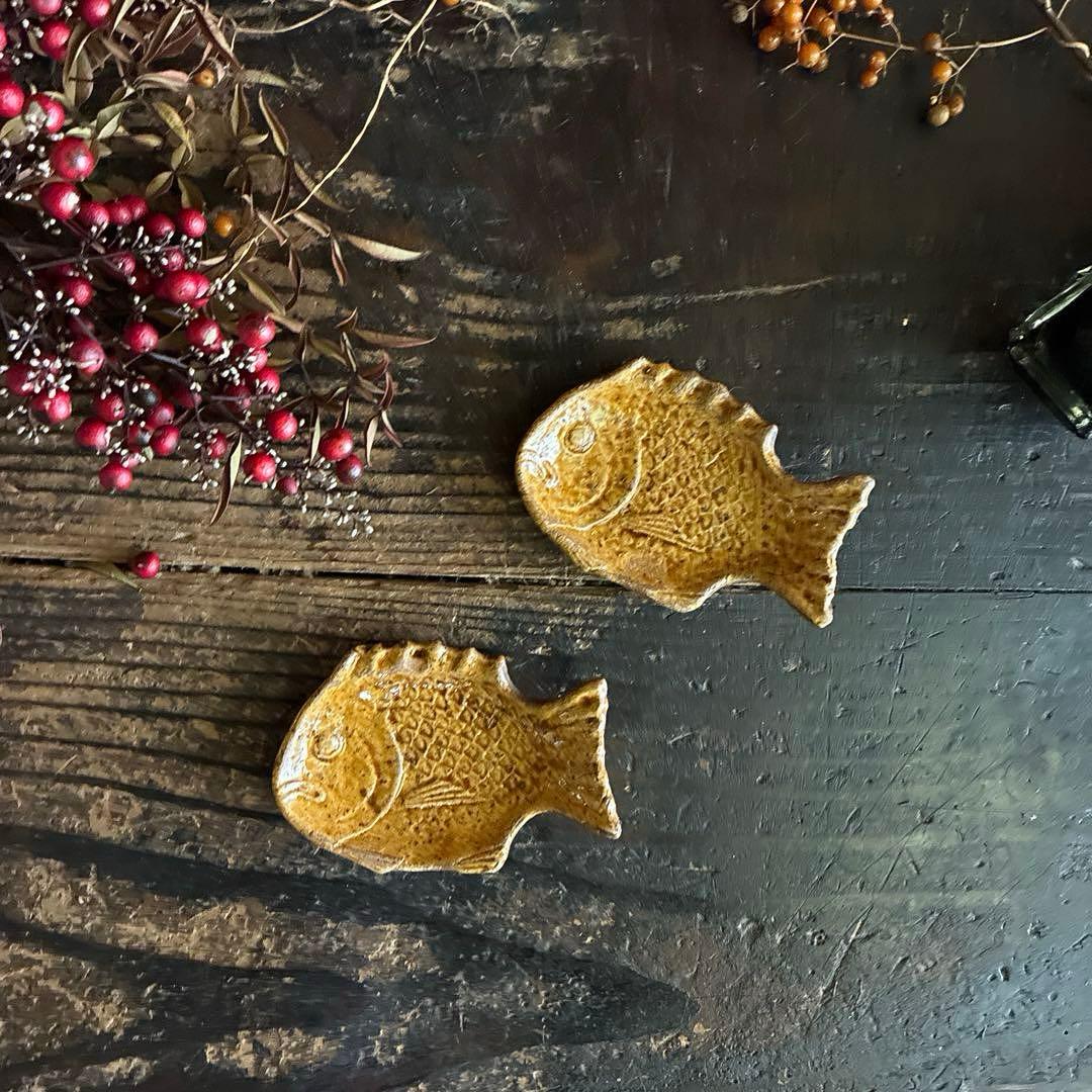 骨董　古相馬　相馬焼　古陶　飴釉薬　鉄釉　錆釉　裏布目　鯛型　豆皿　小皿　2客