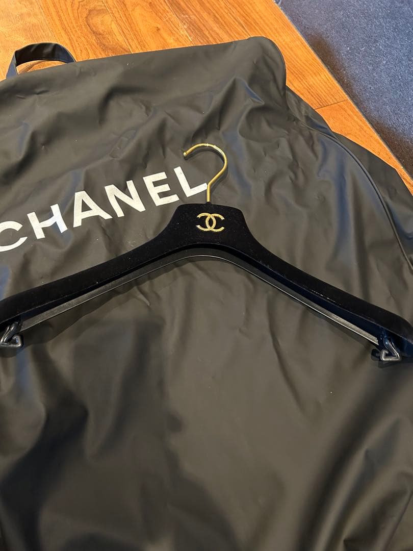 CHANEL 高級ガーメントバッグジッパーつきナイロン製とベルベットハンガー