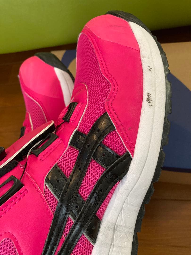値下げ。asics 安全靴　シューズランドリーにて洗濯済み　ピンク　28.0cm