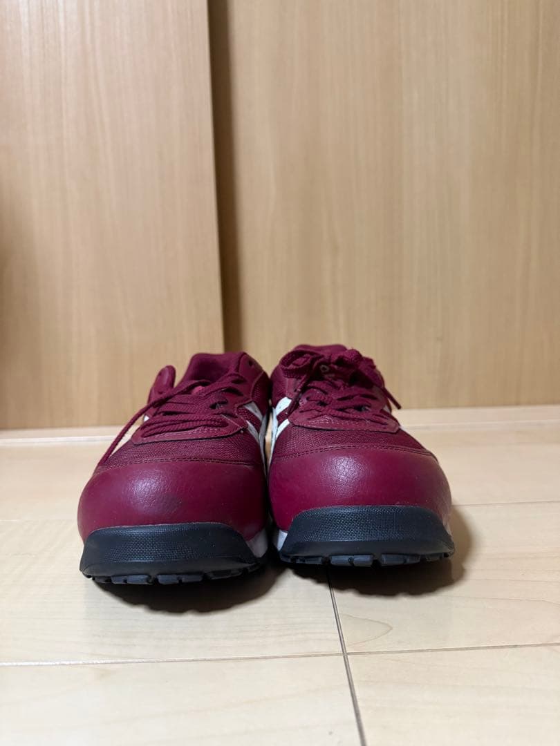 さとしくんさん　ASICS バーガンディ スニーカー