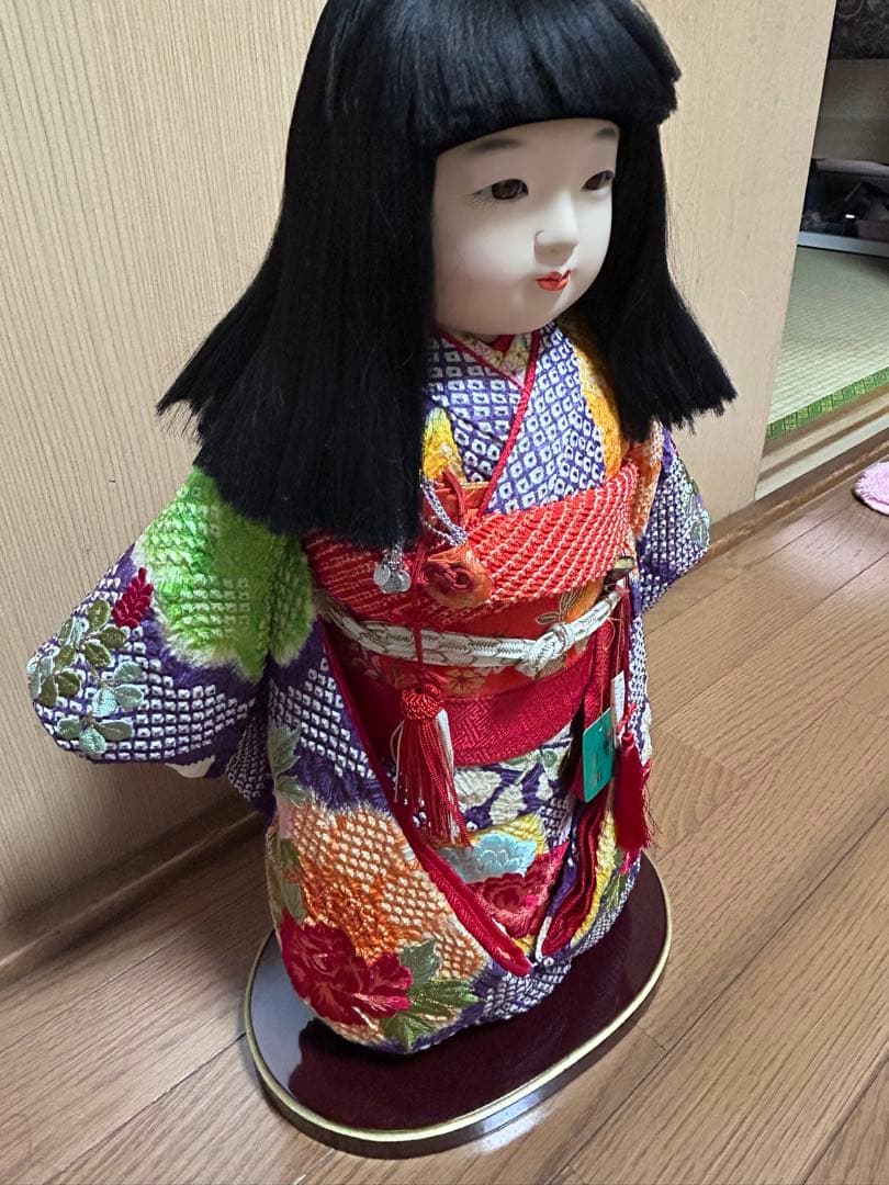 多色着物の日本人形