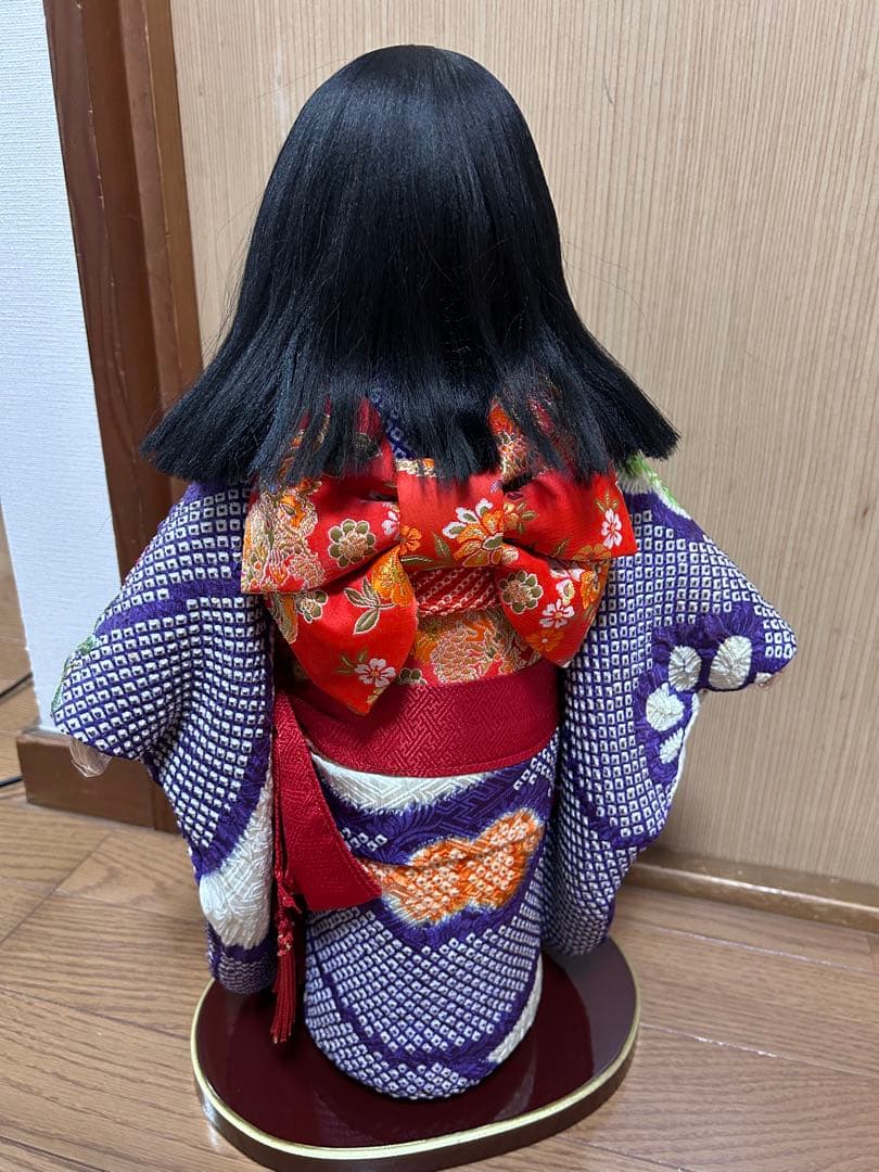 多色着物の日本人形
