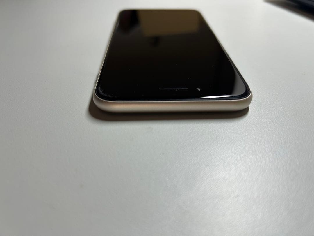 Apple iPhone SE (第3世代)スターライト