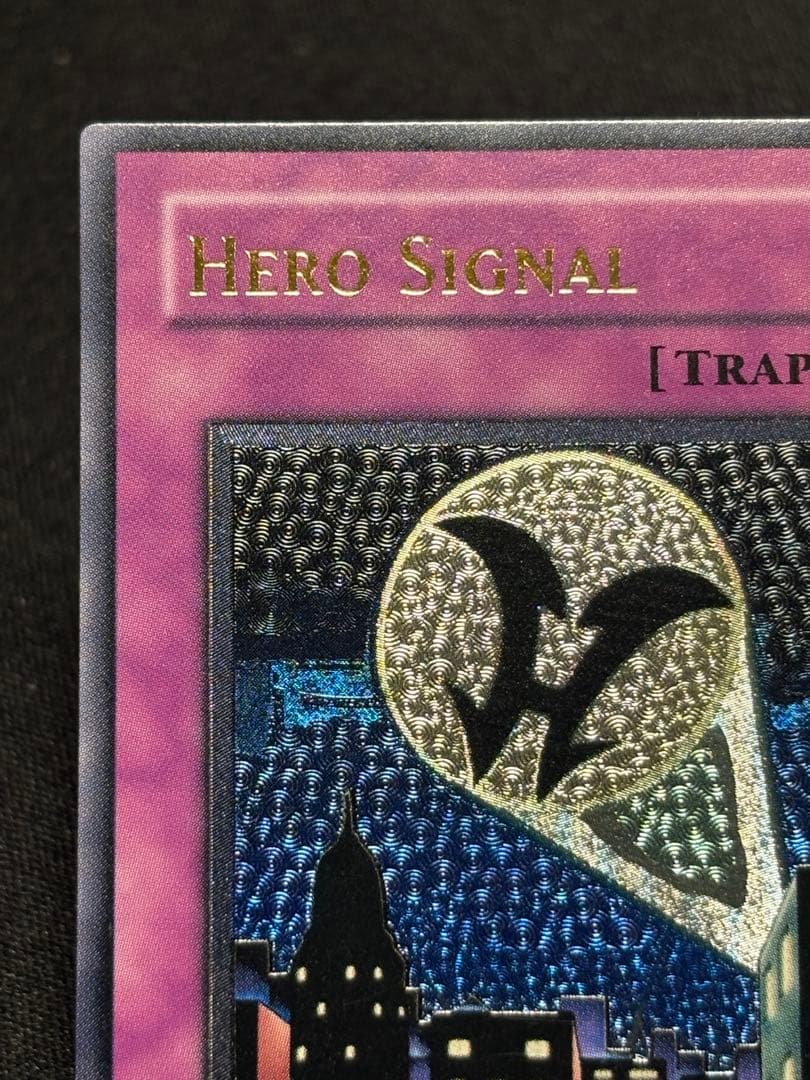遊戯王　旧アジア版　ヒーロー・シグナル　レリーフ　TLM-AE049