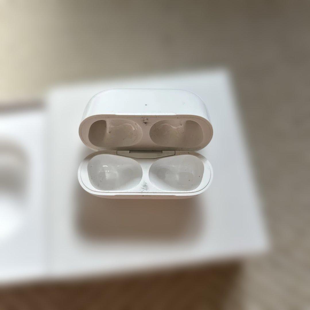 AirPods Pro 本体　充電コード、イヤホンクッション付き