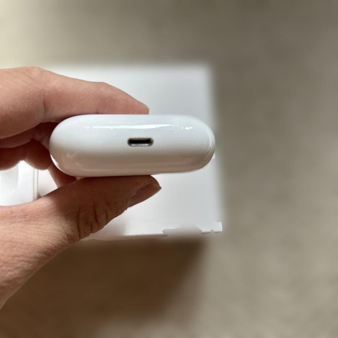 AirPods Pro 本体　充電コード、イヤホンクッション付き