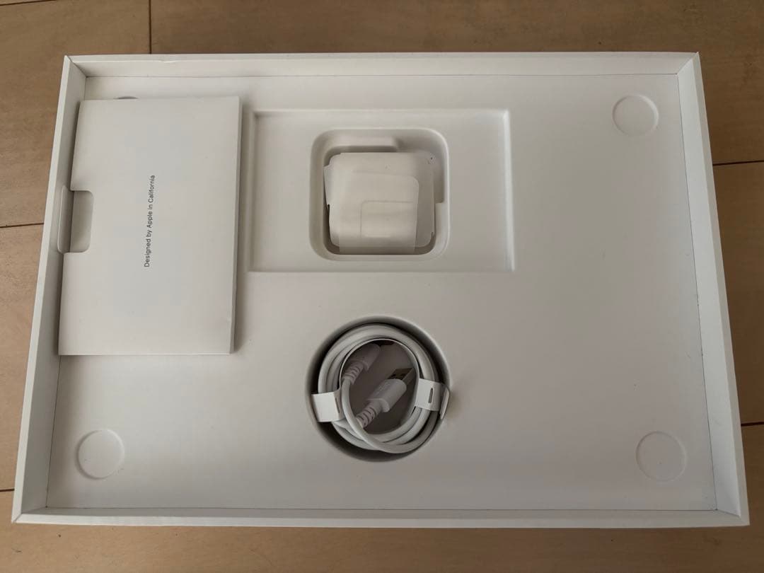 Apple MacBook Air (M1, 2020) 8G初期化済新品に近い