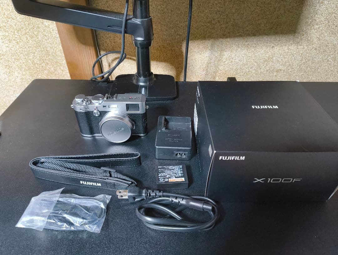 FUJIFILM X100F コンパクトデジタルカメラ