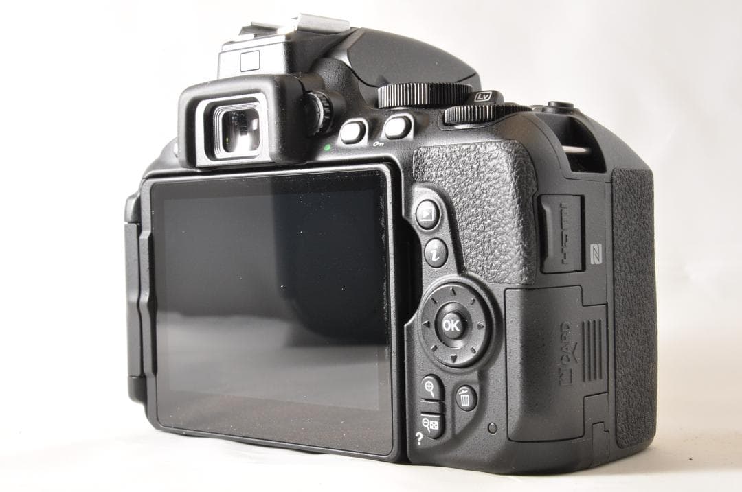 ■ 美品 ■ ニコン　Nikon D5600 ボディ ≪S数8233回≫