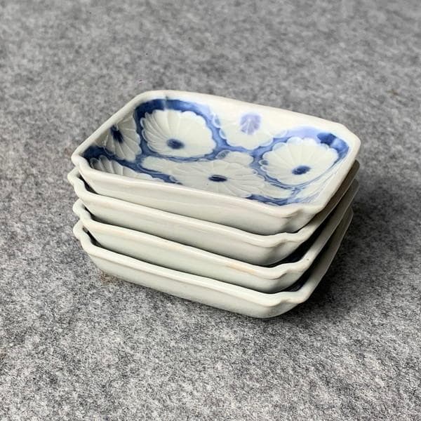 染付陽刻菊文手塩皿4枚[B34451]