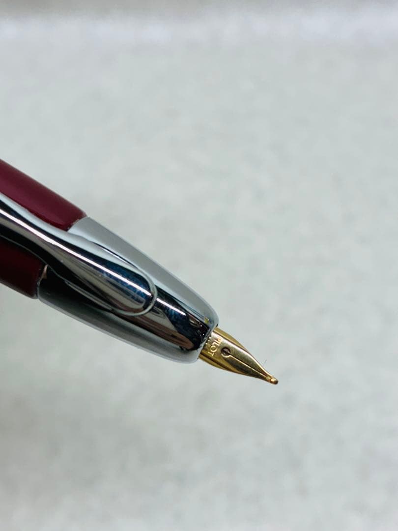 Z04）美品 PILOT パイロット キャップレス 万年筆 M ワインレッド