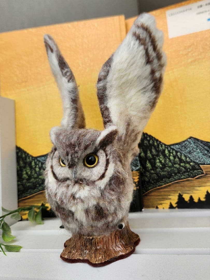 フクロウの置物羊毛フェルト製　ホワイトアメリカワシミミズク