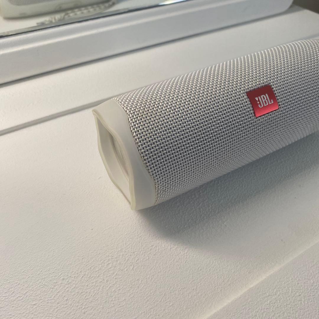 美品　JBL Flip 5 ワイヤレススピーカー ホワイト