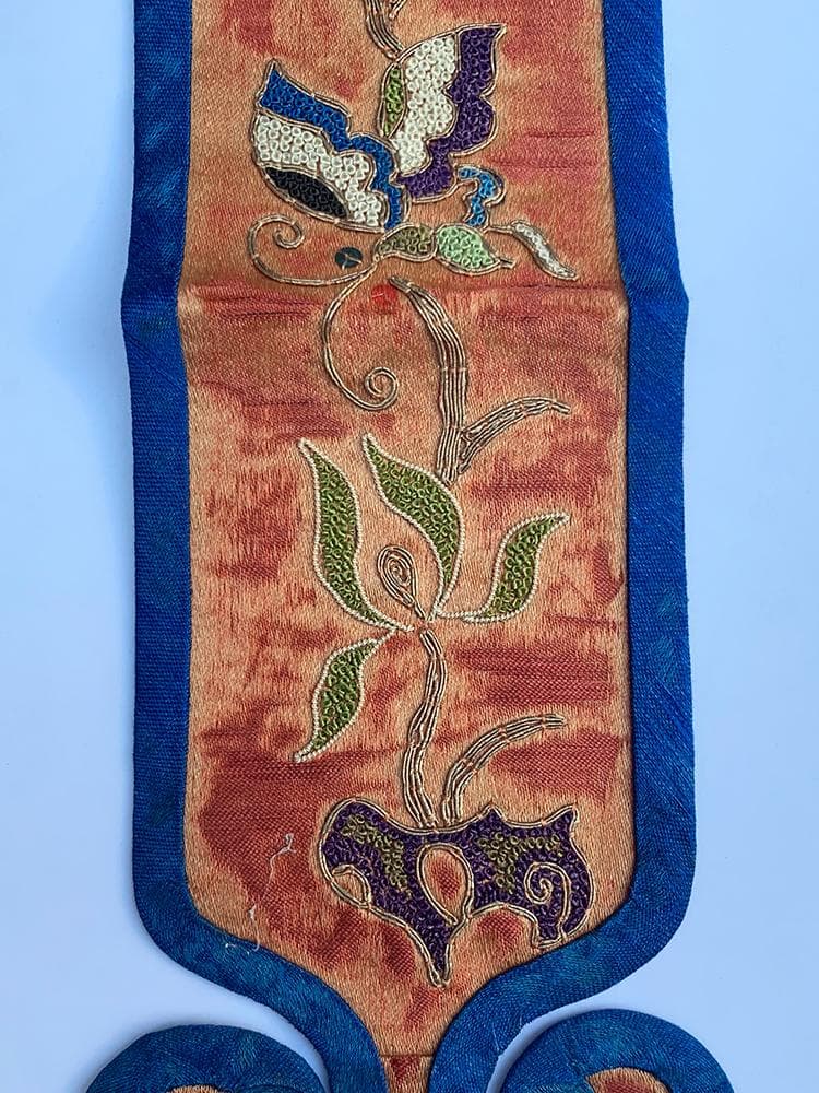 【繍】　★ 織繍 杏紅地花蝶紋鳳尾裙条 ★　清時代　花卉胡蝶 刺繍文様　明清繍品