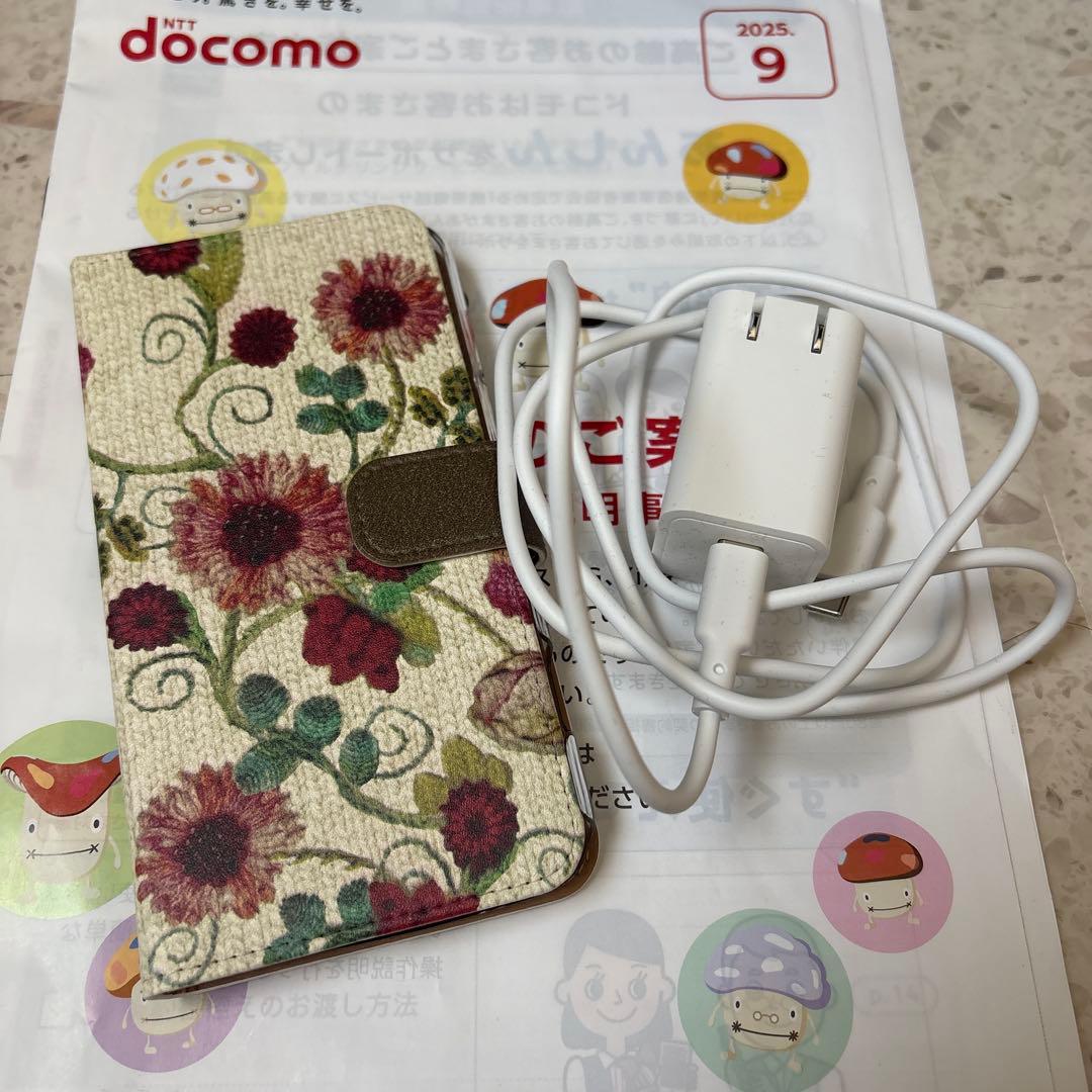 NTT docomo らくらくスマートフォン F-53E ACアダプター付き
