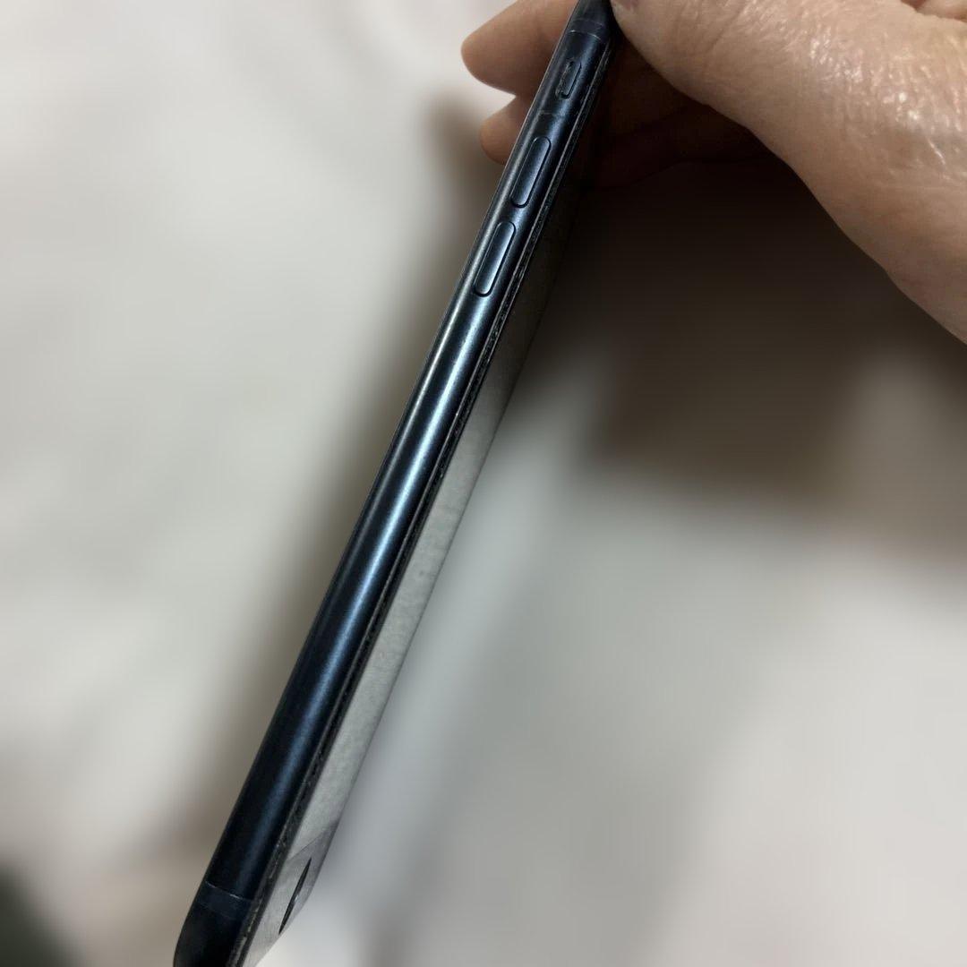 機種名···iPhone SE (第3世代)