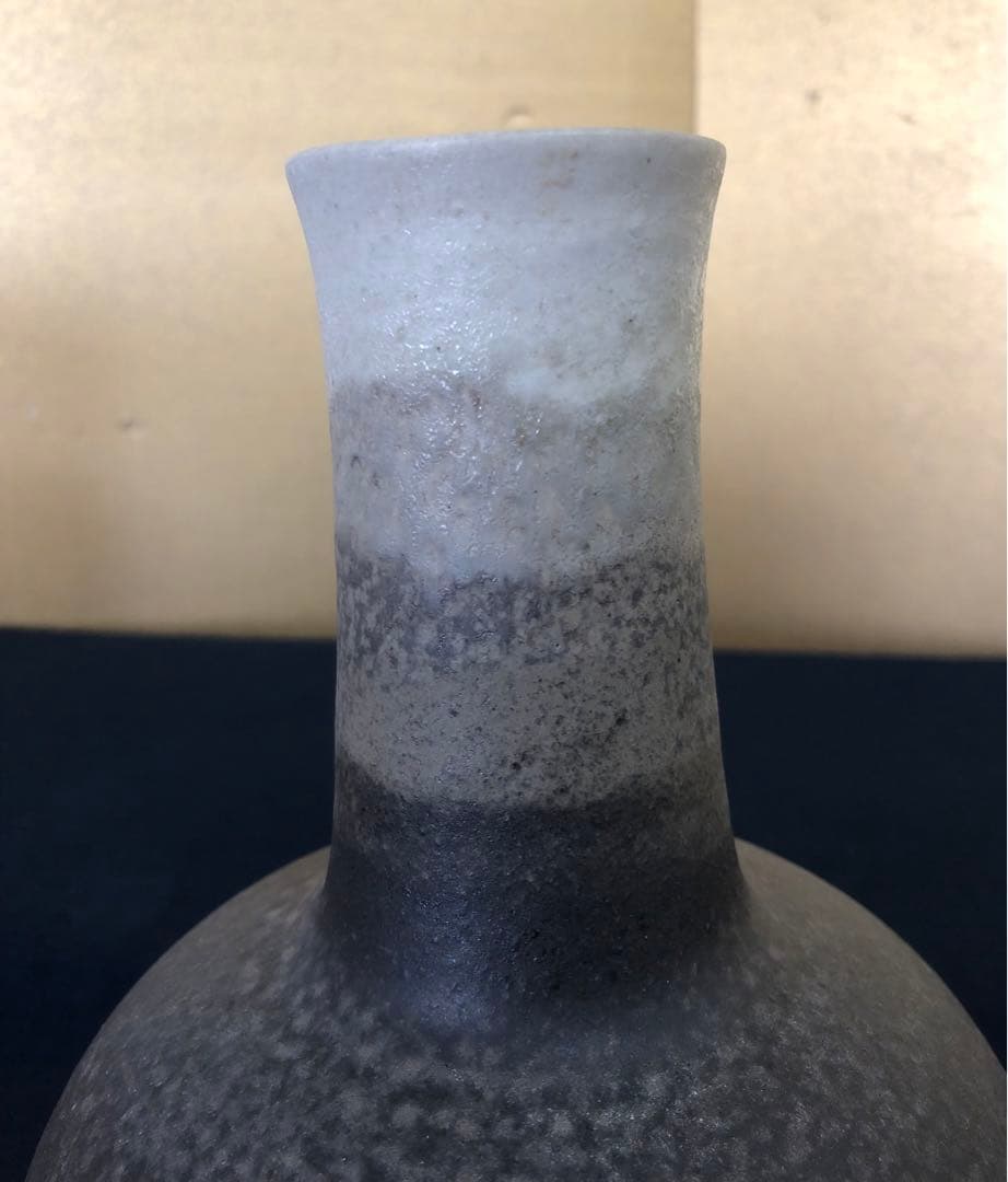 ❗️割引《R》炭化練上長頚壷 花入 花瓶 小野寺玄 共箱　251003あ6