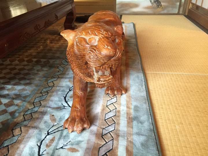 虎の一刀彫り