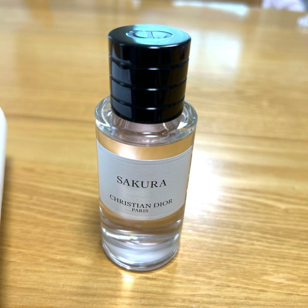 メゾンクリスチャンディオール　サクラ　オードゥパルファン　40ml