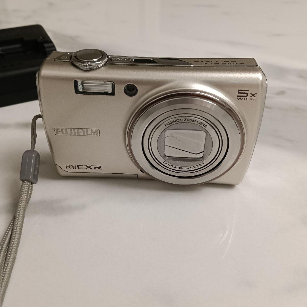 美品 FUJIFILM FinePix F200EXR シャンパンゴールド