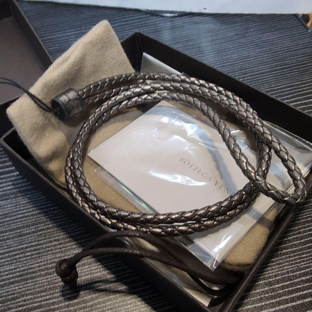Bottega Veneta イントレチャート ネックストラップ ガンメタリック