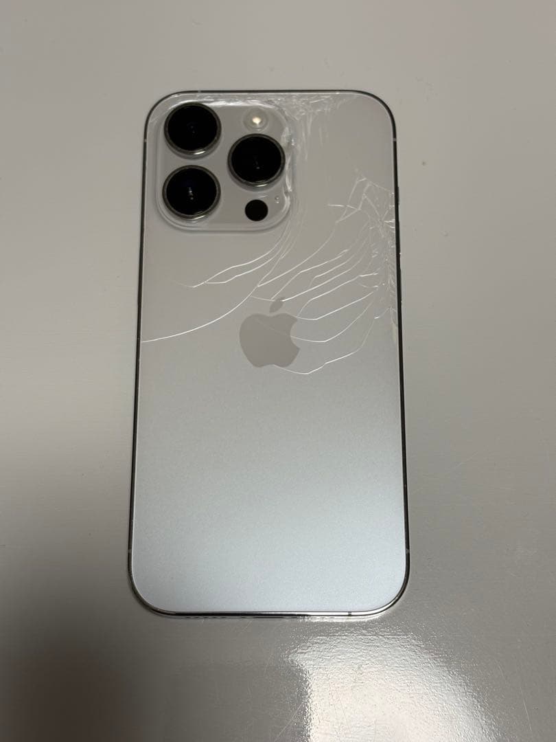 iPhone 14pro 256GB シルバー　背面割れ有り
