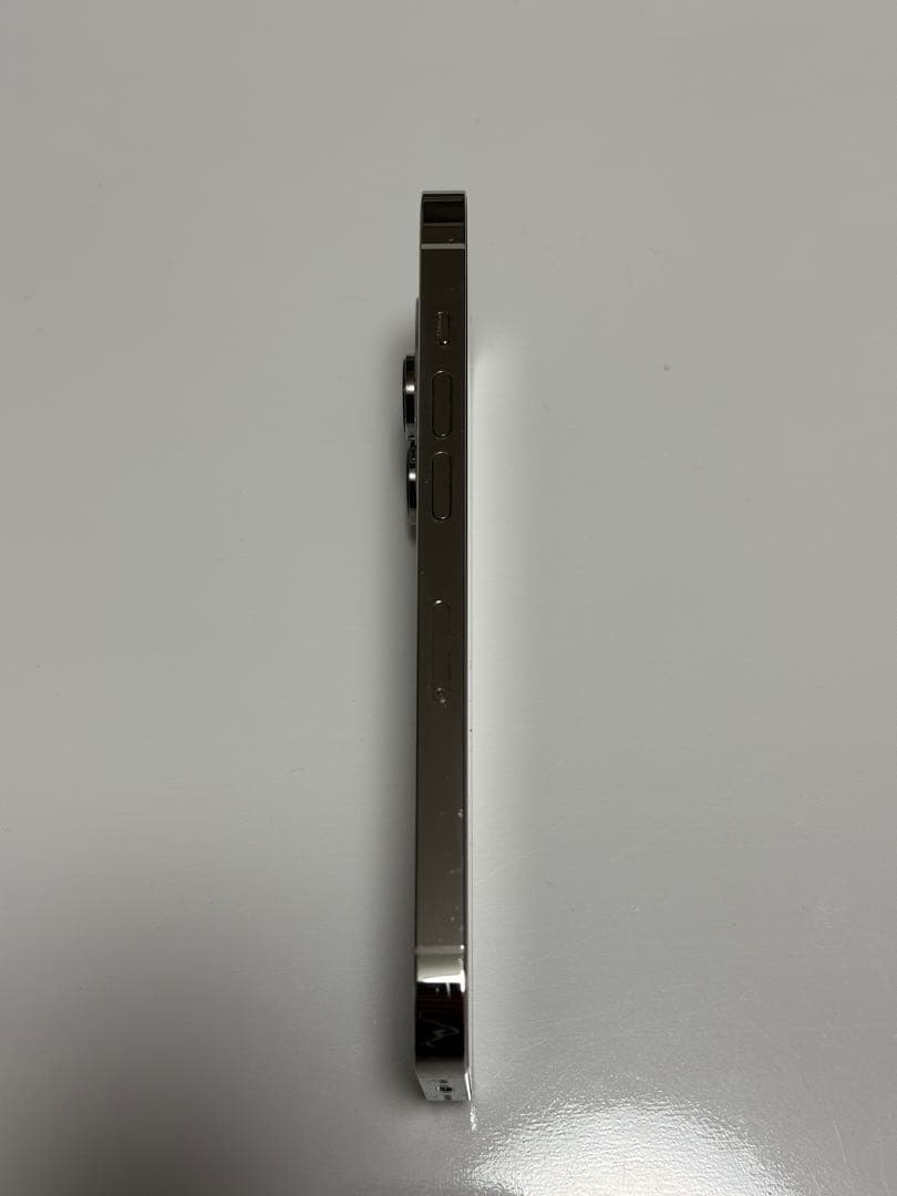 iPhone 14pro 256GB シルバー　背面割れ有り