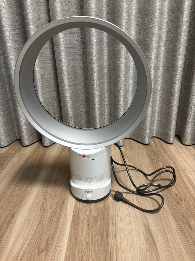 dyson air multiplier 羽根なし扇風機 ホワイト　30センチ