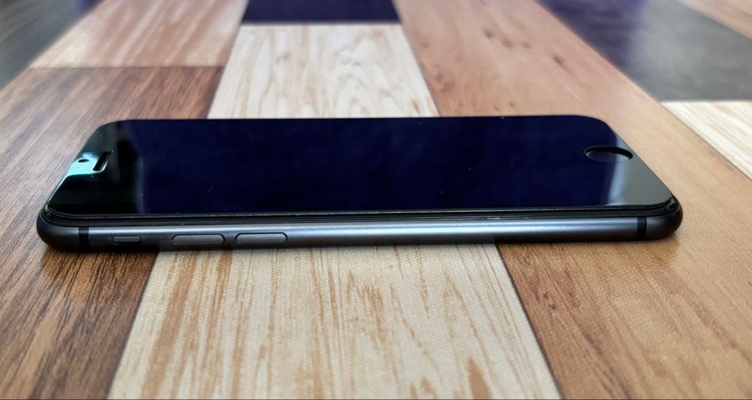 Apple iPhone 8 スペースグレイ 本体　64GB SIMフリー