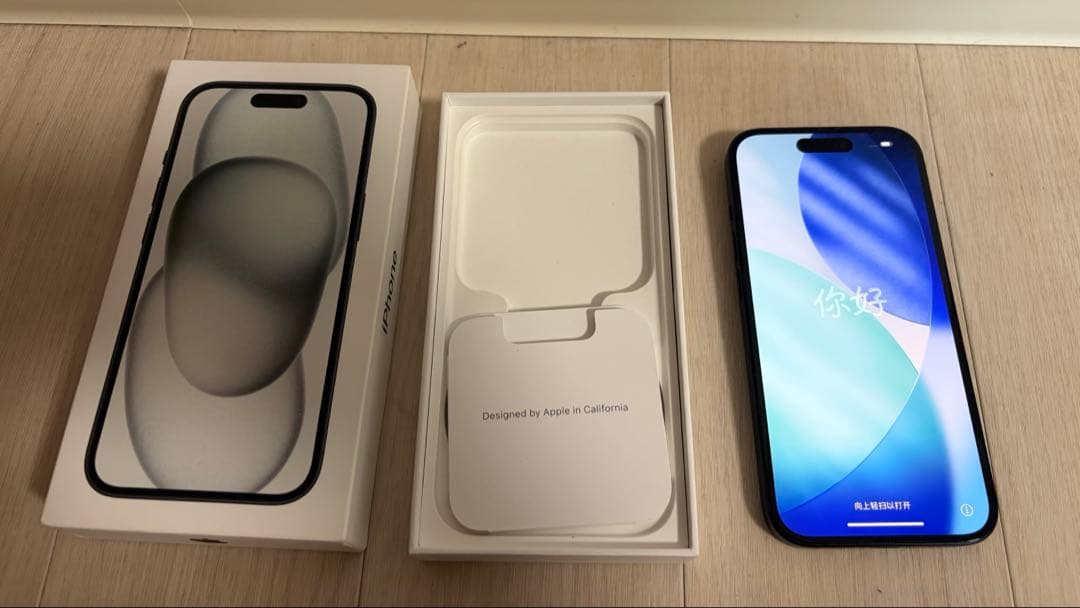 iPhone15 256GB ブラック　背面割れ　あり