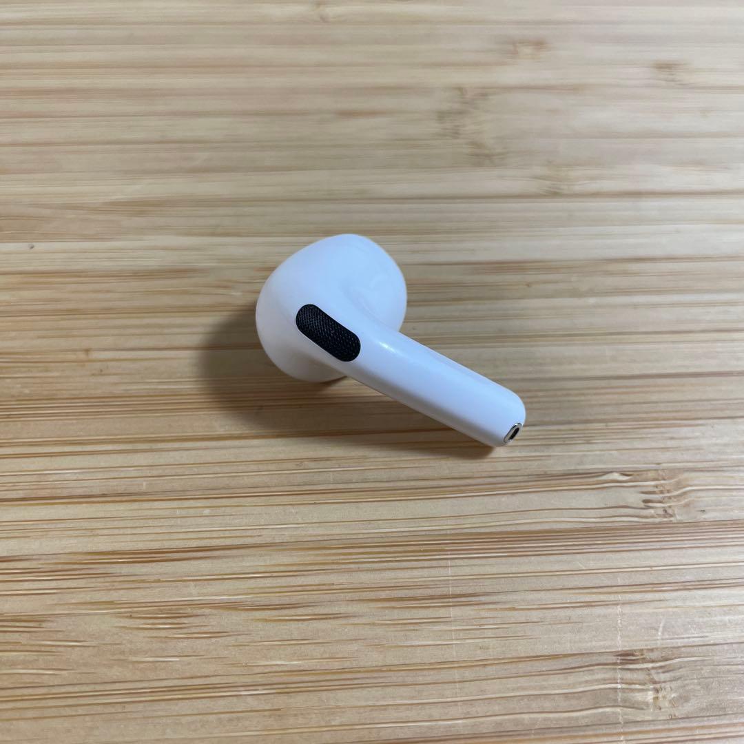 ⭐️Apple⭐️AirPods 4世代 R 右耳 ノイキャン無し A3050 ①