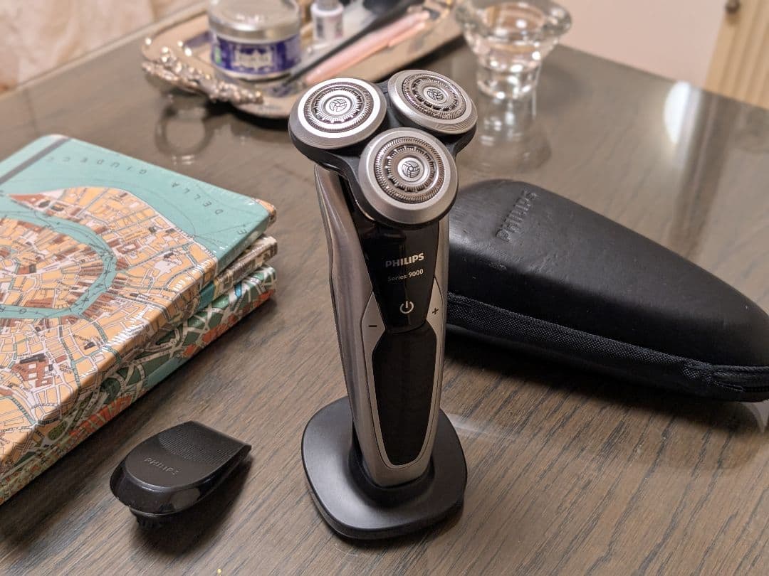 ✨️PHILIPS　9000シリーズ最上位モデル　72枚刃　2018年製✨️