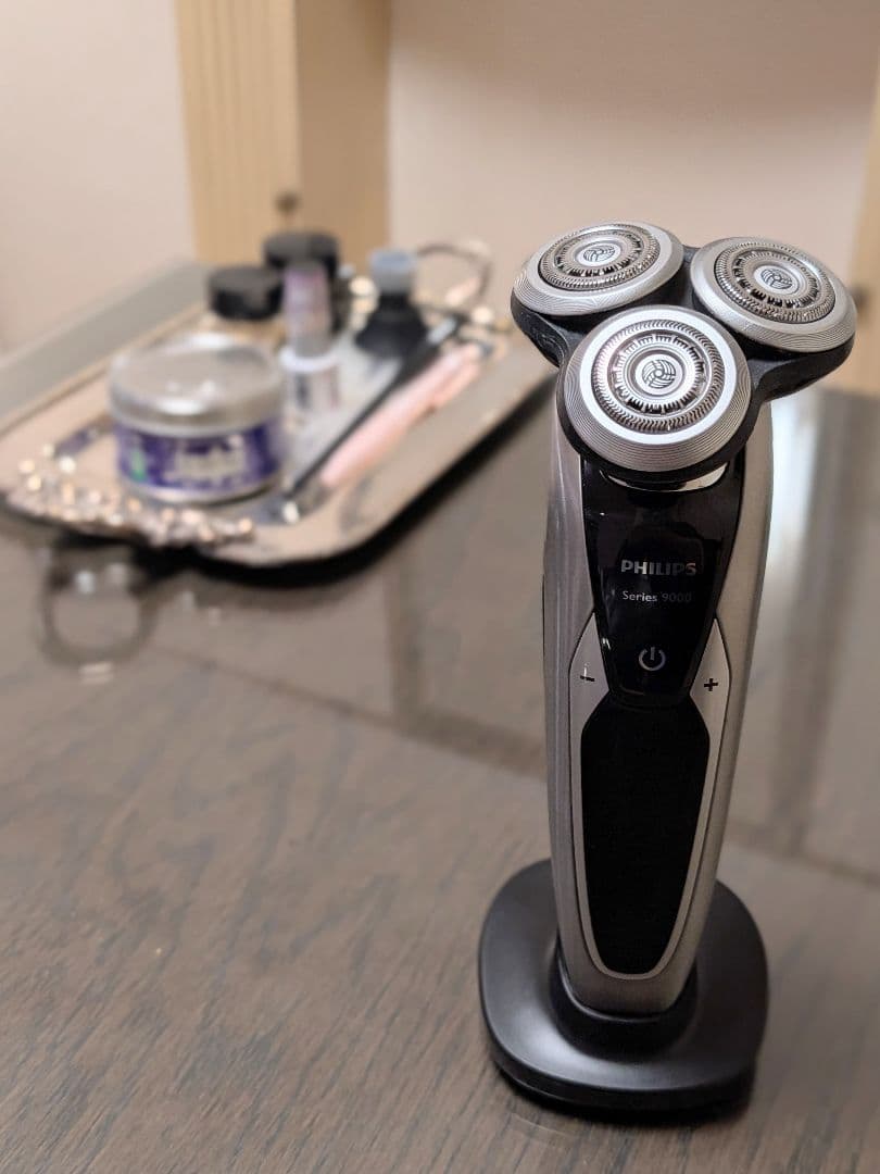 ✨️PHILIPS　9000シリーズ最上位モデル　72枚刃　2018年製✨️