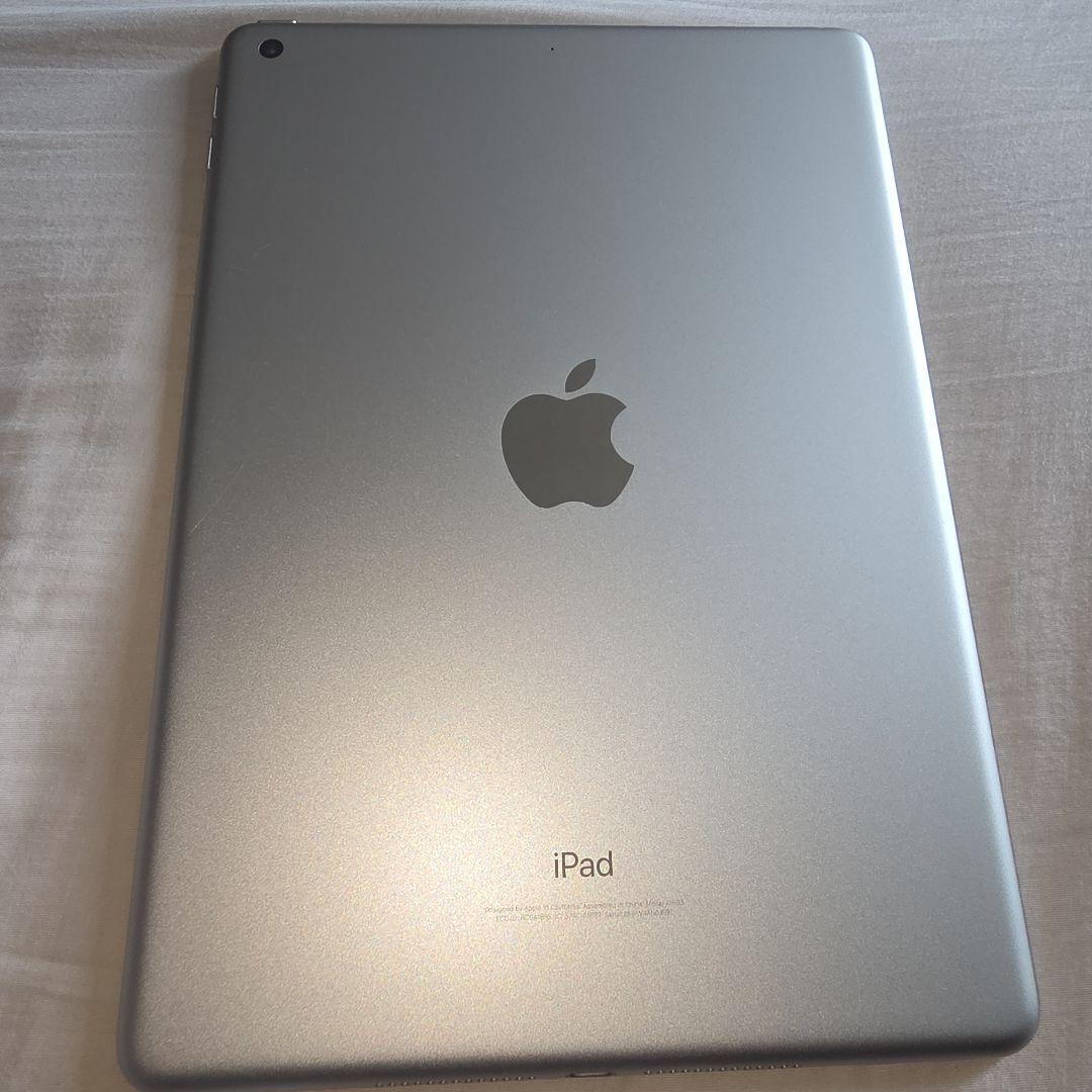 iPad6 32GBシルバー 第6世代 2018モデル 折り畳みカバー付き