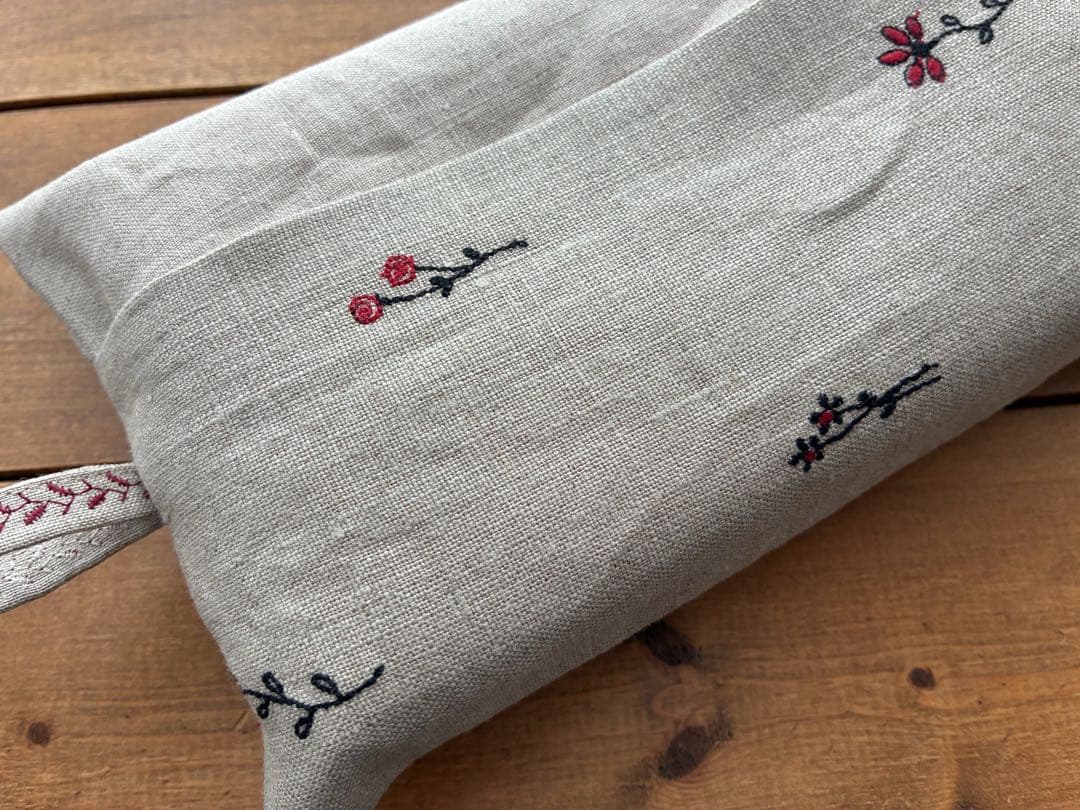 169.ティッシュカバー　リネン　小花刺繍　①