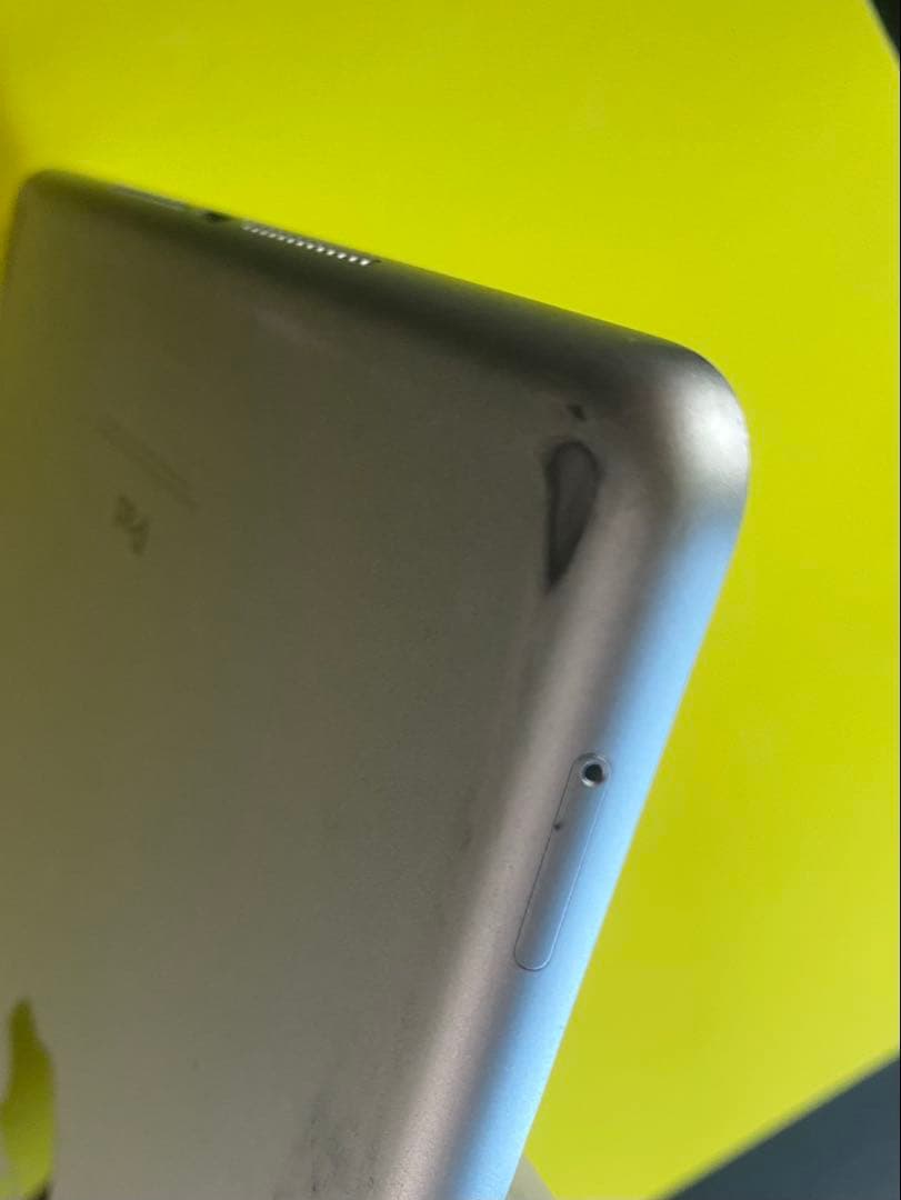 Apple ipad 5 Wi-Fi+Cellular 32GB SIMフリー