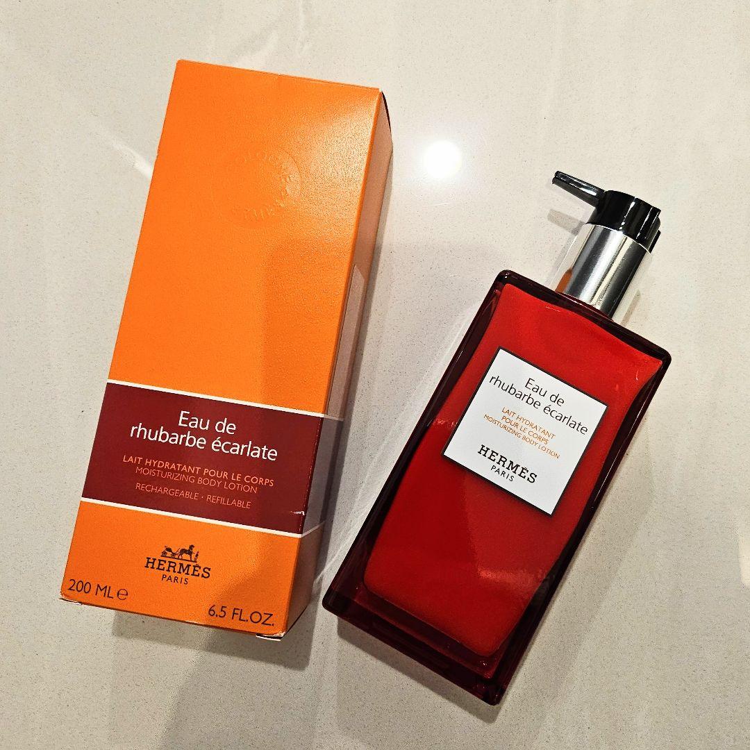 Eau de rhubarbe éclatée ボディローション 200ML