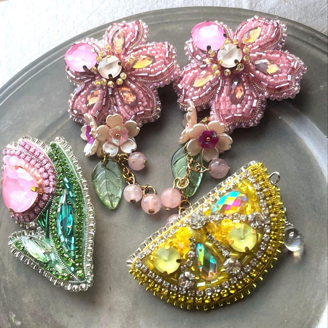 M.K.R.K⭐︎ 桜 ビーズ 刺繍 ブローチ ハンドメイドアクセサリー