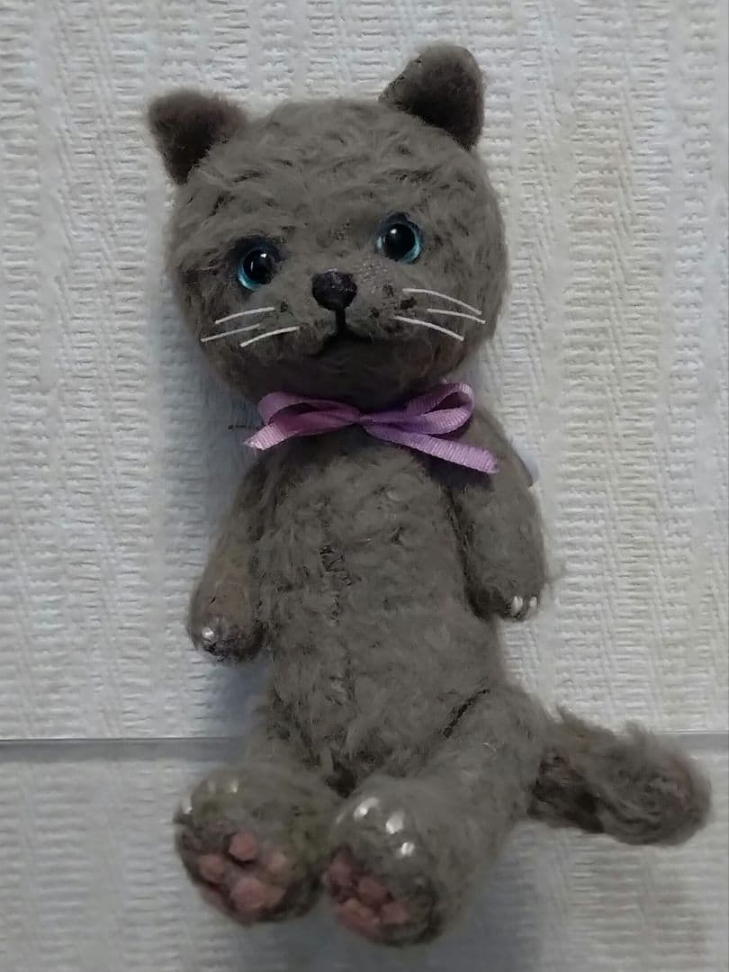 アーティストベア　Bear Attic さん　小さいグレーネコ