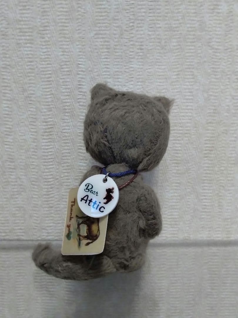 アーティストベア　Bear Attic さん　小さいグレーネコ