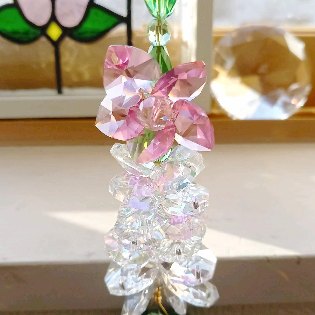 サンキャッチャー♡ハンドメイド品「3つのピンクのフラワー❁﻿.」