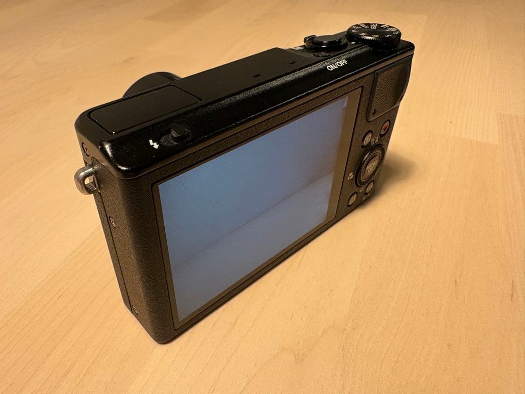美品 FUJIFILM XQ1 デジタルカメラ ブラック