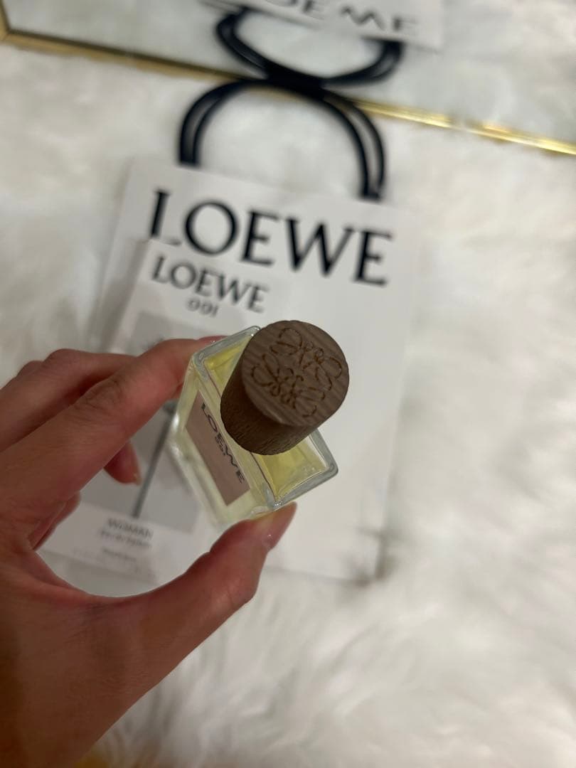 【ほぼ未使用】LOEWE 001 WOMAN Eau de Parfum