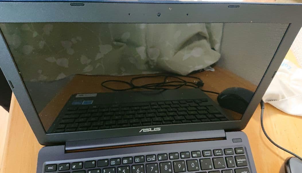 ノートパソコン ASUS ケース付