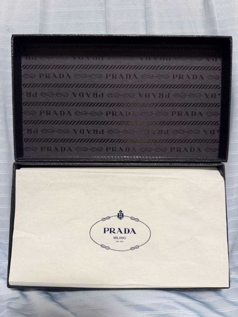 PRADA iPhone 17 Pro Max ケース サフィアーノレザー