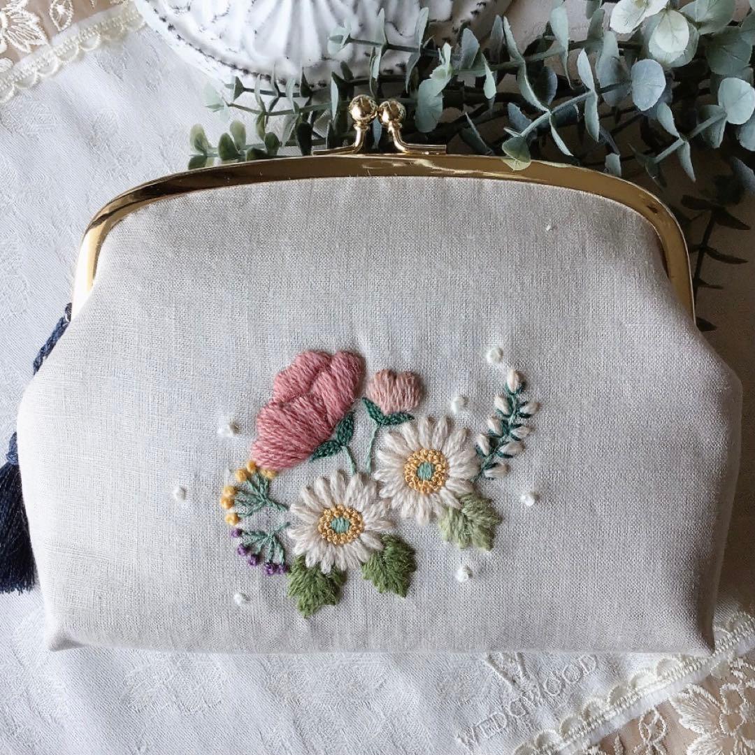 Poppyのがま口ポーチ　手刺繍　ウール刺繍　ハンドメイド